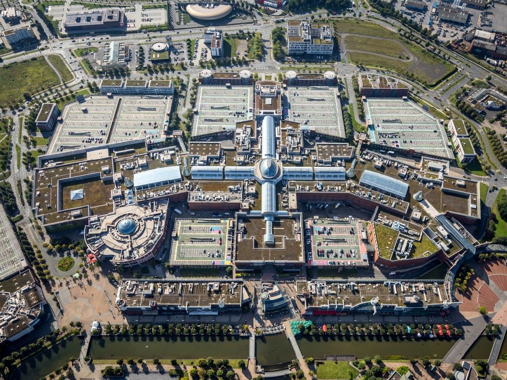 Aerial photograph Oberhausen - Building complex of the shopping mall Centro in Oberhausen at Ruhrgebiet in the state of North Rhine-Westphalia. The mall is the heart of the Neue Mitte part of the city and is located on Osterfelder Strasse