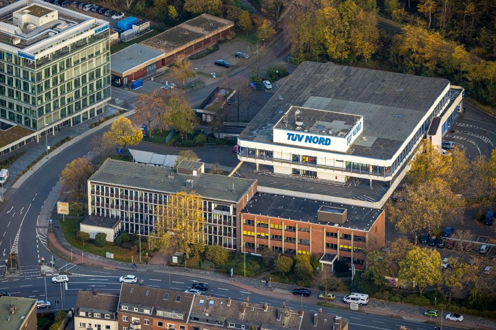 Duisburg from the bird's eye view: Building complex and grounds of the automotive repair shop of TUeV-STATION Duisburg Duissern on Meidericher Strasse in the district Duissern in Duisburg in the state North Rhine-Westphalia, Germany