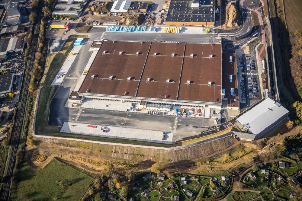 Witten from the bird's eye view: Building complex and grounds of the logistics center with a new Amazon building on Menglinghauser Strasse - Siemensstrasse in the district Ruedinghausen in Witten in the state North Rhine-Westphalia, Germany