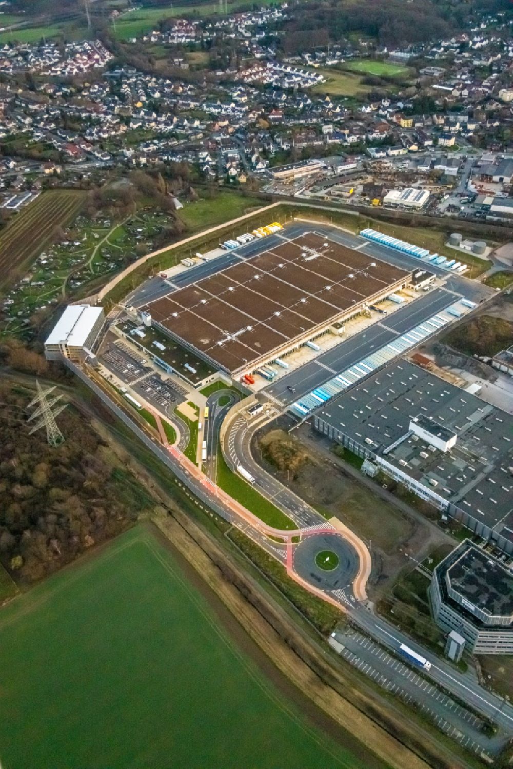 Aerial photograph Rüdinghausen - Building complex and grounds of the logistics center with a new Amazon building on Menglinghauser Strasse - Siemensstrasse in Ruedinghausen at Ruhrgebiet in the state North Rhine-Westphalia, Germany