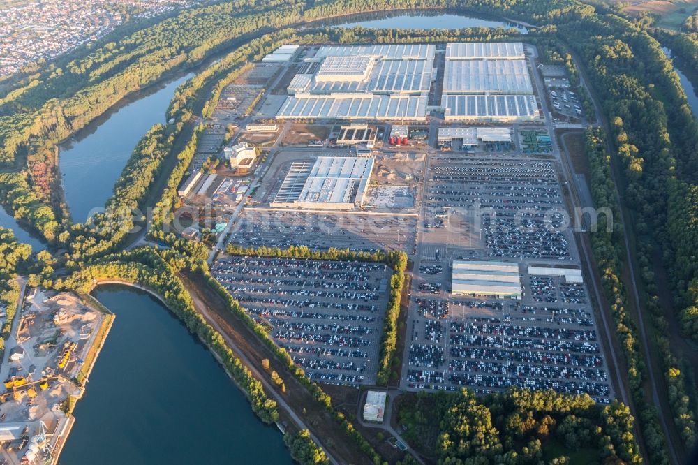 Aerial image Germersheim - Building complex and grounds of the logistics center Daimler AG Global Logistic Center on the Island Gruen in Germersheim in the state Rhineland-Palatinate, Germany