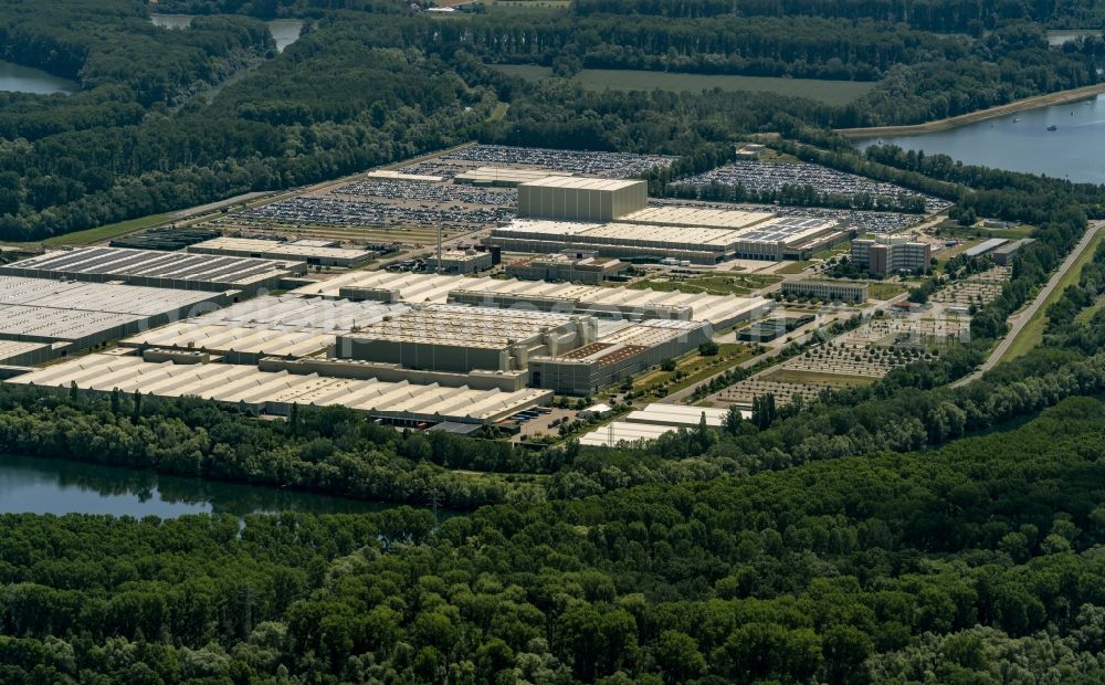 Aerial photograph Germersheim - Building complex and grounds of the logistics center Daimler AG Global Logistic Center on the Island Gruen in Germersheim in the state Rhineland-Palatinate, Germany