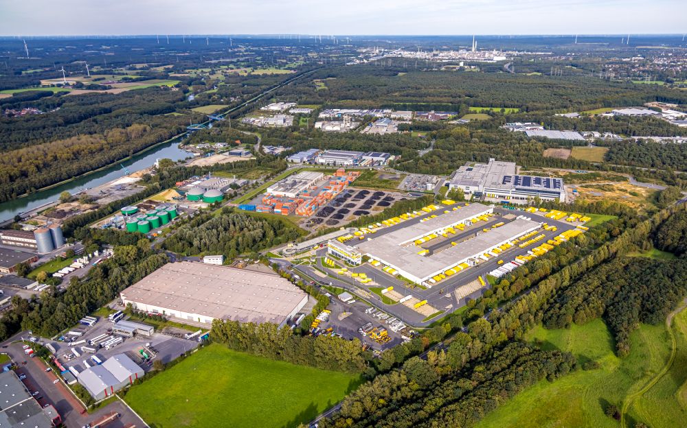 Aerial image Dorsten - building complex and grounds of the logistics center DHL Freight Center on the Luensingskuhle in the district of Feldmark in Dorsten in the Ruhr area in the state of North Rhine-Westphalia, Germany