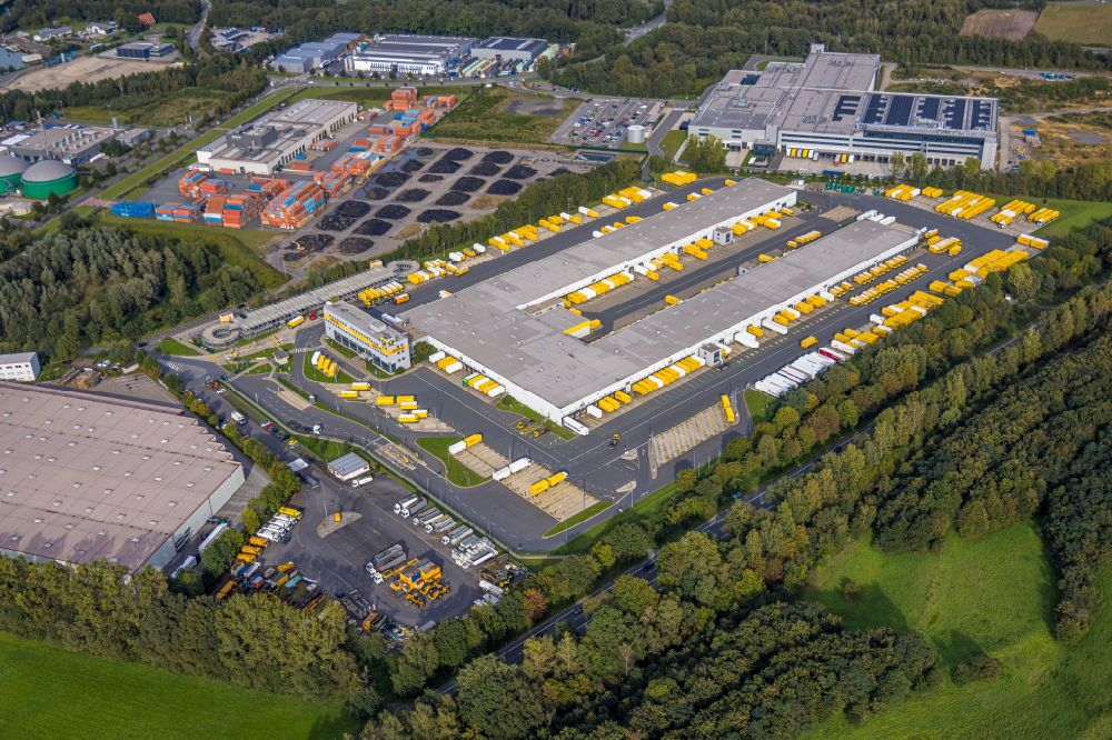 Aerial photograph Dorsten - building complex and grounds of the logistics center DHL Freight Center on the Luensingskuhle in the district of Feldmark in Dorsten in the Ruhr area in the state of North Rhine-Westphalia, Germany