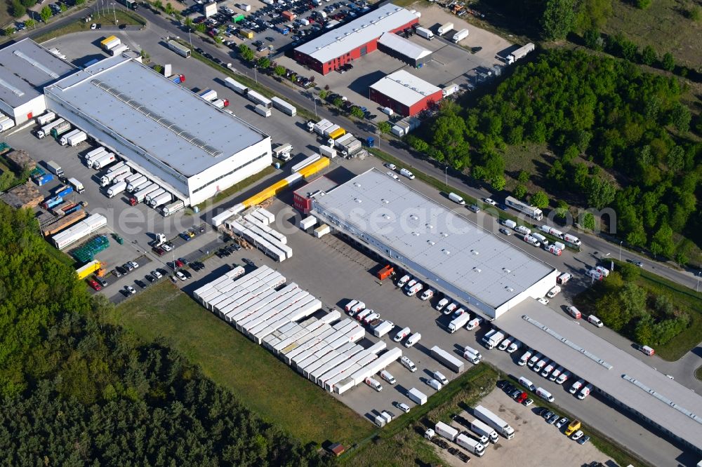 Aerial image Schenkendorf - Building complex and grounds of the logistics center of DPD Deutschland GmbH on Eichenweg in Schenkendorf in the state Brandenburg, Germany
