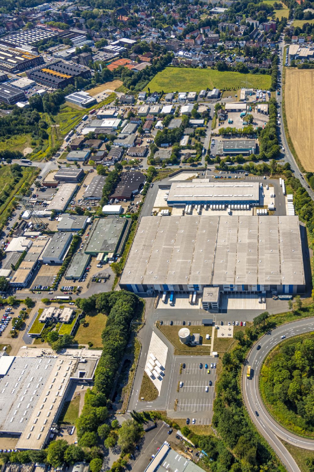 Aerial photograph Witten - Building complex and grounds of the logistics center Hermes Germany GmbH on Salinger Feld in the district Ruedinghausen in Witten in the state North Rhine-Westphalia, Germany