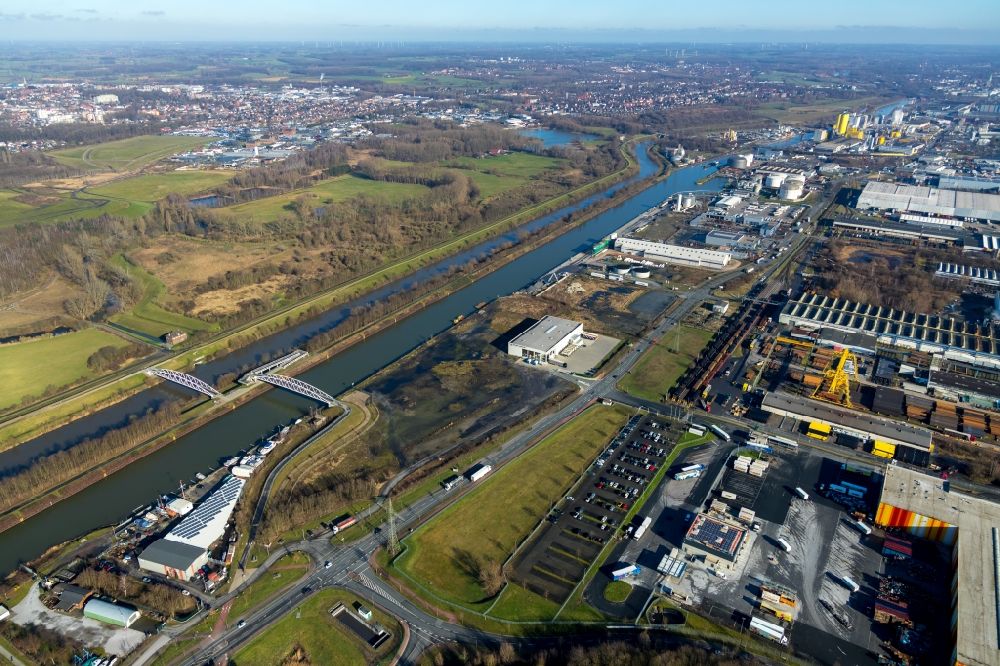 Aerial image Hamm - Building complex and grounds of the logistics center of Lanfer Logistik GmbH and of HELA GmbH Hermann Lanfer on shore of Datteln-Hamm-Kanal and river Lippe on Hafenstrasse in Hamm in the state North Rhine-Westphalia, Germany