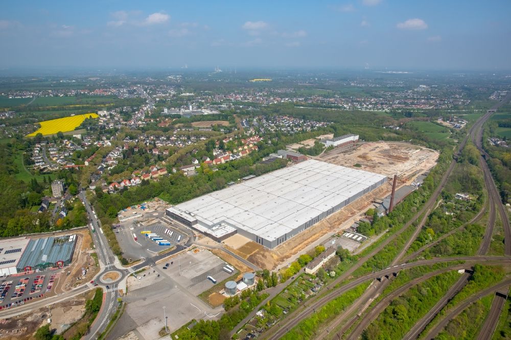Bochum from the bird's eye view: Building complex and grounds of the logistics center and OPEL- Warenverteilzentrum in Bochum in the state North Rhine-Westphalia