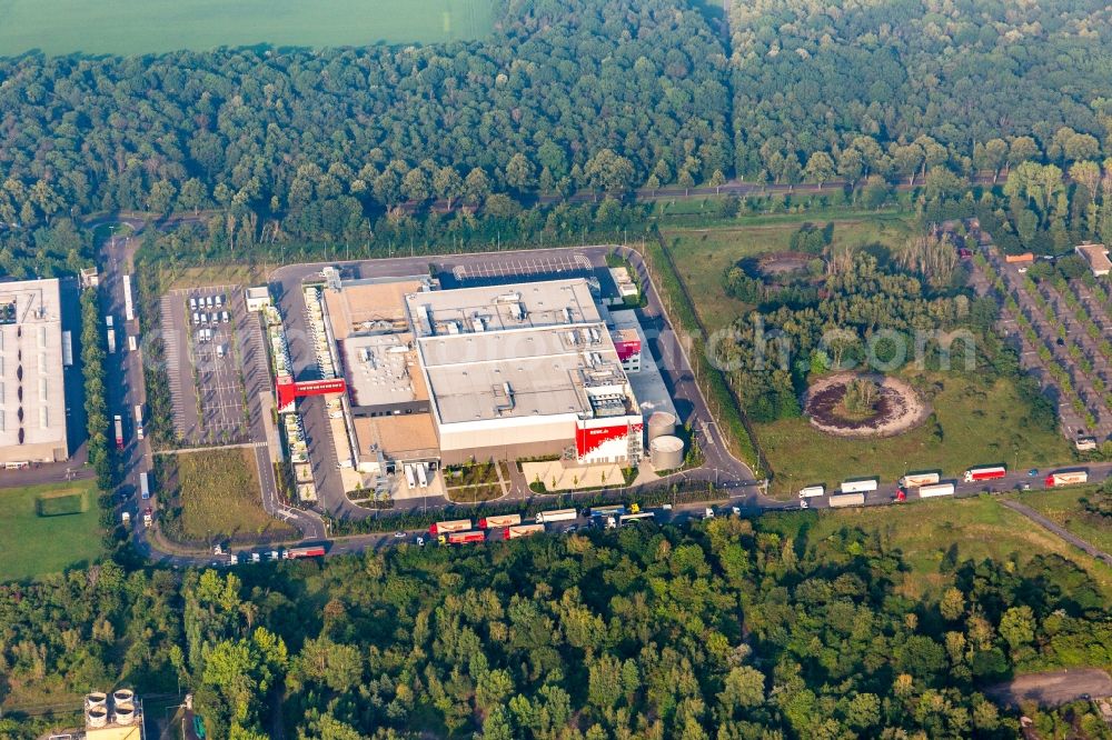 Köln from above - Building complex and grounds of the logistics center of REWE Markt GmbH in the district Niehl in Cologne in the state North Rhine-Westphalia, Germany