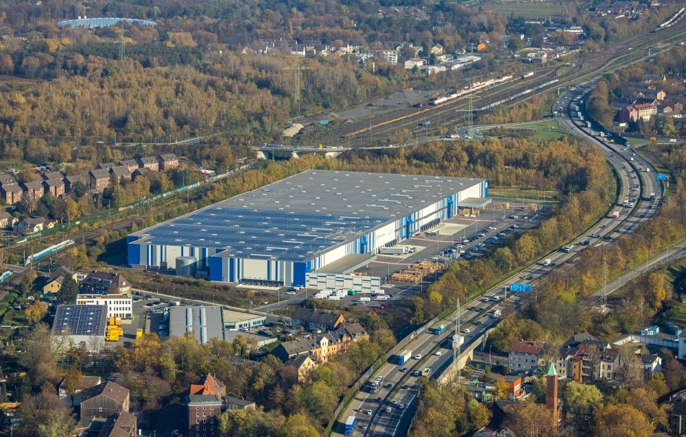 Gelsenkirchen from the bird's eye view: Building complex and grounds of the logistics center on Uechtingstrasse along the BAB A42 in Gelsenkirchen in the state North Rhine-Westphalia, Germany
