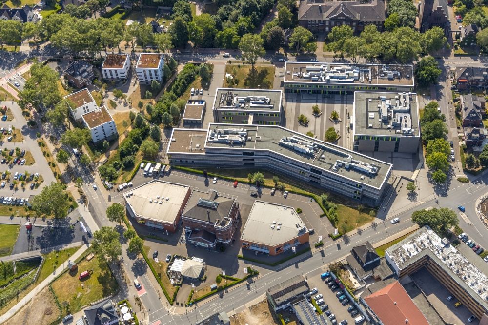 Aerial image Kamp-Lintfort - Building complex of the university Hochschule Rhein-Waal on Friedrich-Heinrich-Allee overlooking the local shopping mall in the district Niersenbruch in Kamp-Lintfort in the state North Rhine-Westphalia, Germany