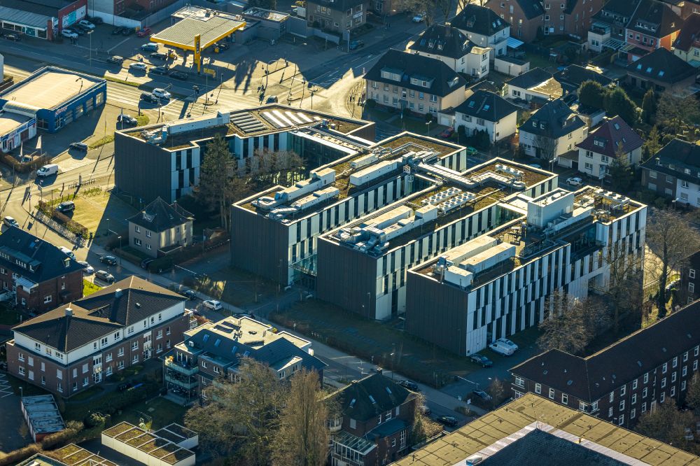 Aerial photograph Bottrop - building complex of the university Hochschule Ruhr West on Hans-Sachs-Strasse in the district Stadtmitte in Bottrop at Ruhrgebiet in the state North Rhine-Westphalia, Germany