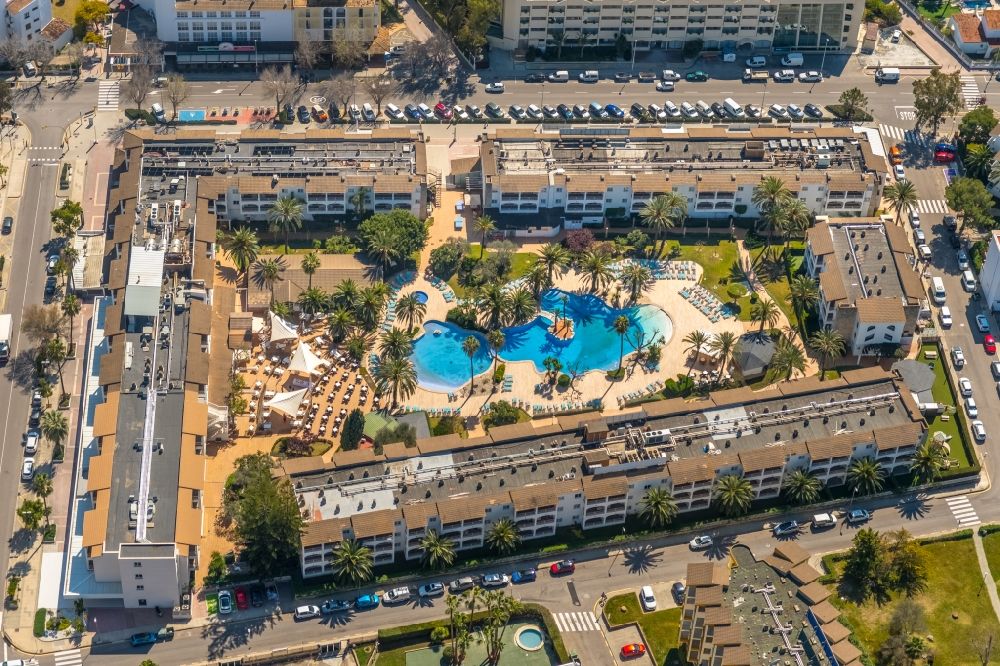 Aerial photograph Port d'Alcudia - Complex of the hotel building AlcA?dia Garden Aparthotel in Port d'Alcudia in Balearic island of Mallorca, Spain