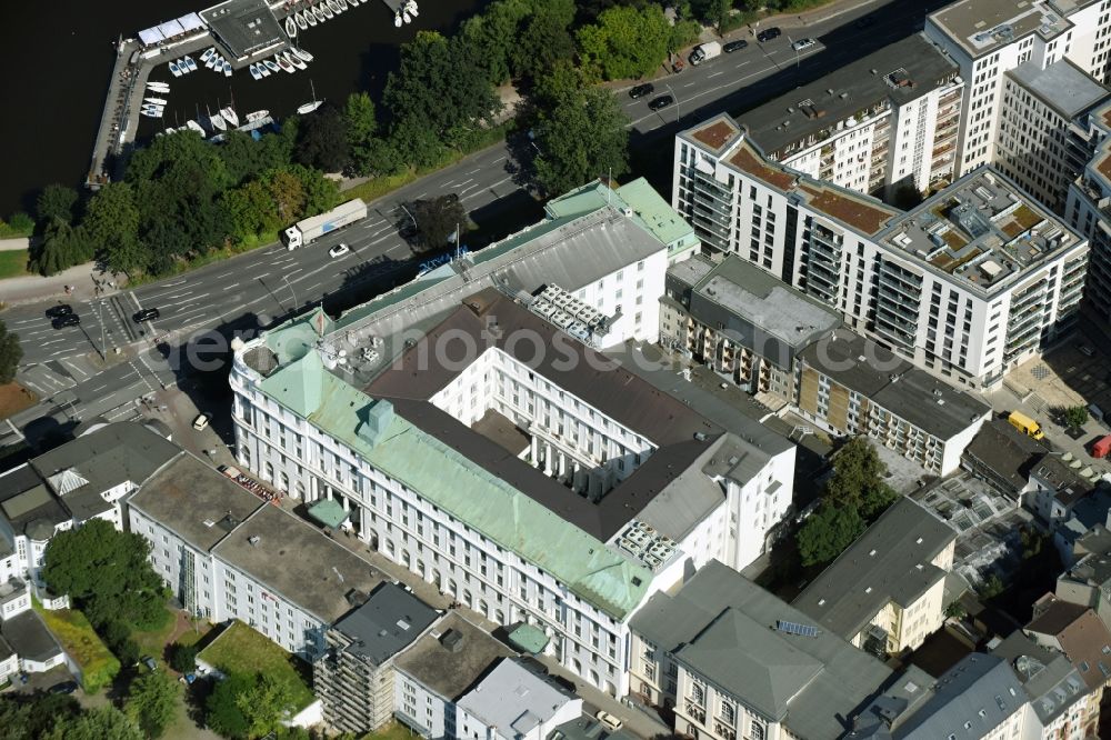 Hamburg from the bird's eye view: Complex of the hotel building Atlantic - Hotel at Innenalster at Holzdamm in the district St. Georg in Hamburg in Germany