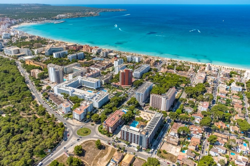 Aerial photograph Palma - Complex of the hotel building Cook's Club Palma Beach overlooking several hotels at the bay of Palma on Carrer de Sant Ramon Nonat - Carrer de la Mar d'Aral in the district Platja de Palma in Palma in Balearic island of Mallorca, Spain