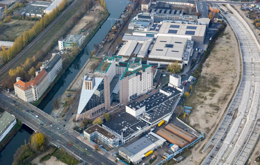 Aerial photograph Berlin - Complex of the hotel building Estrel Berlin in the district Neukoelln in Berlin, Germany