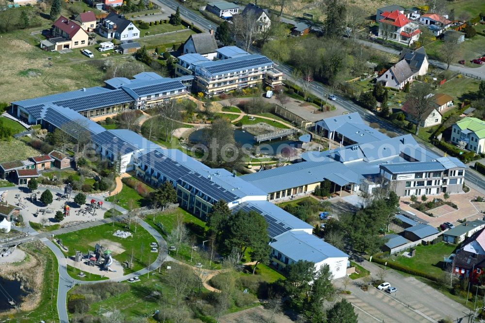 Trassenheide from the bird's eye view: Complex of the hotel building Familien Wellness Hotel Seeklause in Trassenheide on the island of Usedom in the state Mecklenburg - Western Pomerania, Germany