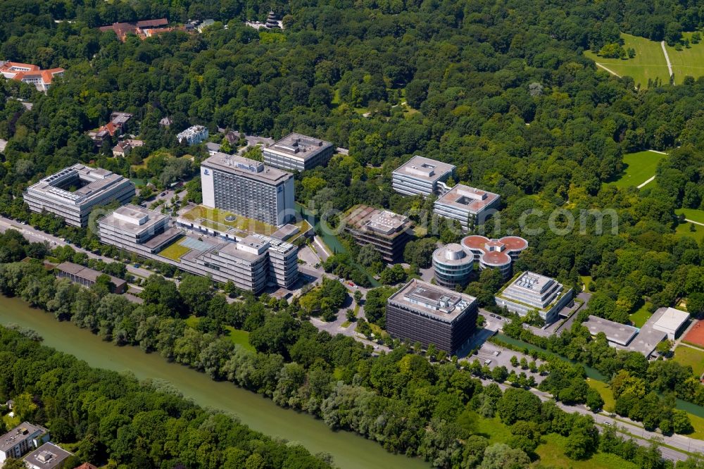 München from the bird's eye view: Complex of the hotel building Hilton Munich Park and office buildings on Tucherpark and the riverbank of the Isar in Munich in the state of Bavaria
