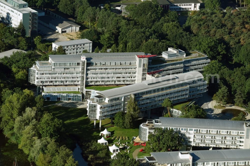 Aerial photograph Potsdam - Complex of the hotel building Kongresshotel Potsdam am Templiner See in Potsdam in the state Brandenburg