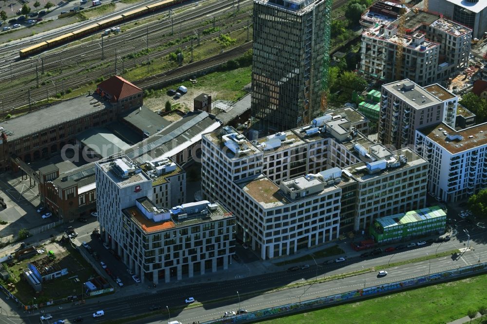 Aerial photograph Berlin - Complex of the hotel building MEININGER Hotel Berlin East Side Gallery and das Spreeoffice on Muehlenstrasse in the district Friedrichshain in Berlin, Germany