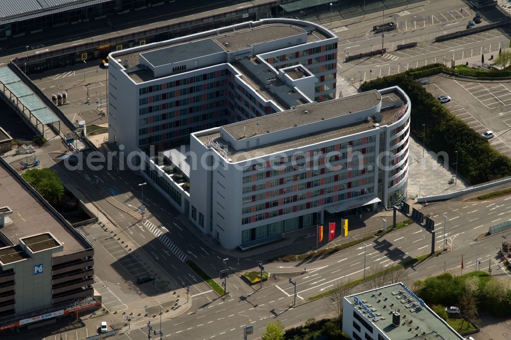 Aerial photograph Stuttgart - Complex of the hotel building Moevenpick Hotel in the district Echterdingen in Stuttgart in the state Baden-Wuerttemberg, Germany
