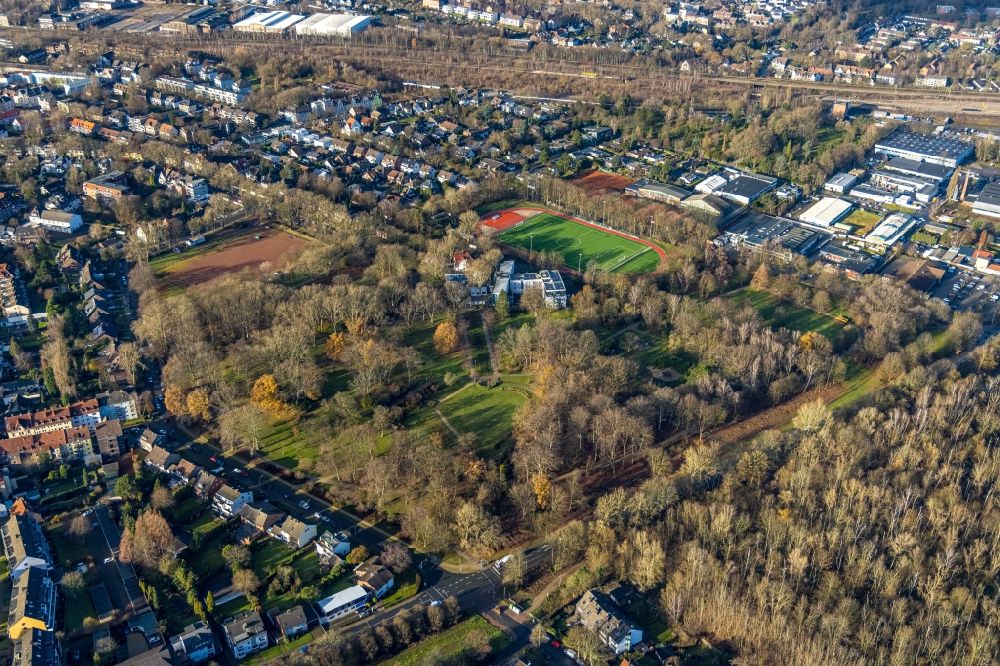 Aerial image Herne - Complex of buildings of the hotel complex Parkhotel Herne and sports field at the Stadtgarten in Herne in the federal state of North Rhine-Westphalia, Germany