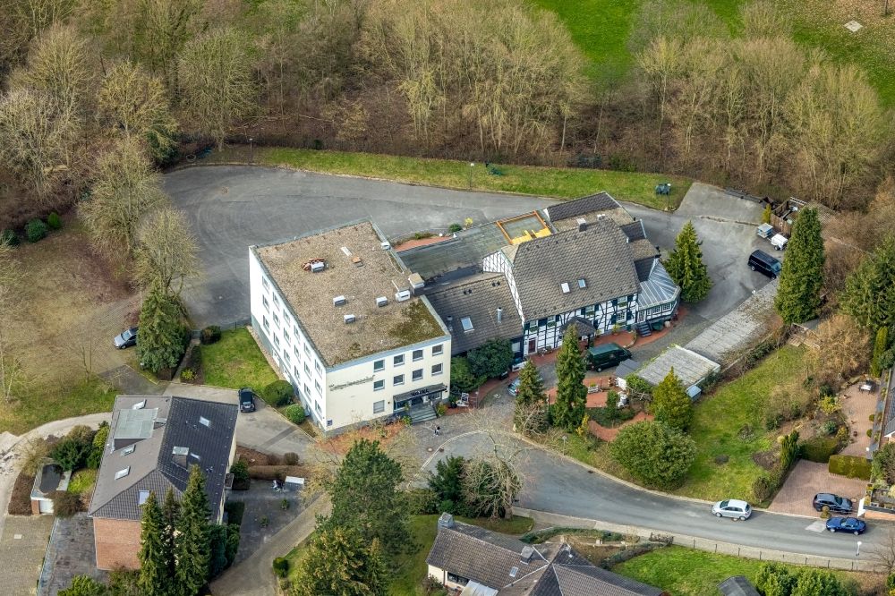 Aerial photograph Kettwig - Complex of the hotel building Reinhard Schriever Hotel Sengelmannshof in Kettwig at Ruhrgebiet in the state North Rhine-Westphalia, Germany