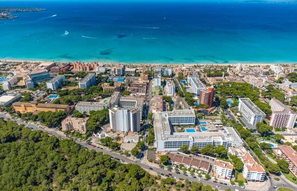 Palma from the bird's eye view: Complex of the hotel building Riu Playa Park on the Padre Bartolome Salva in the district Platja de Palma in Palma in Balearische Insel Mallorca, Spain