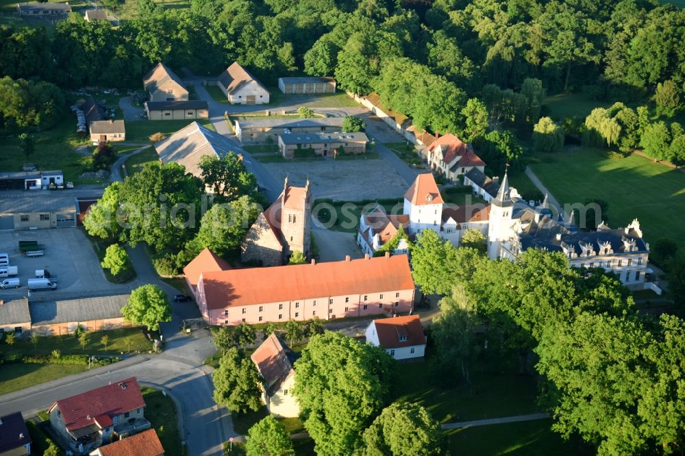 Liebenberg from above - Complex of buildings of the hotel arrangement Castle and Property Liebenberg in Liebenberg in the federal state Brandenburg, Germany