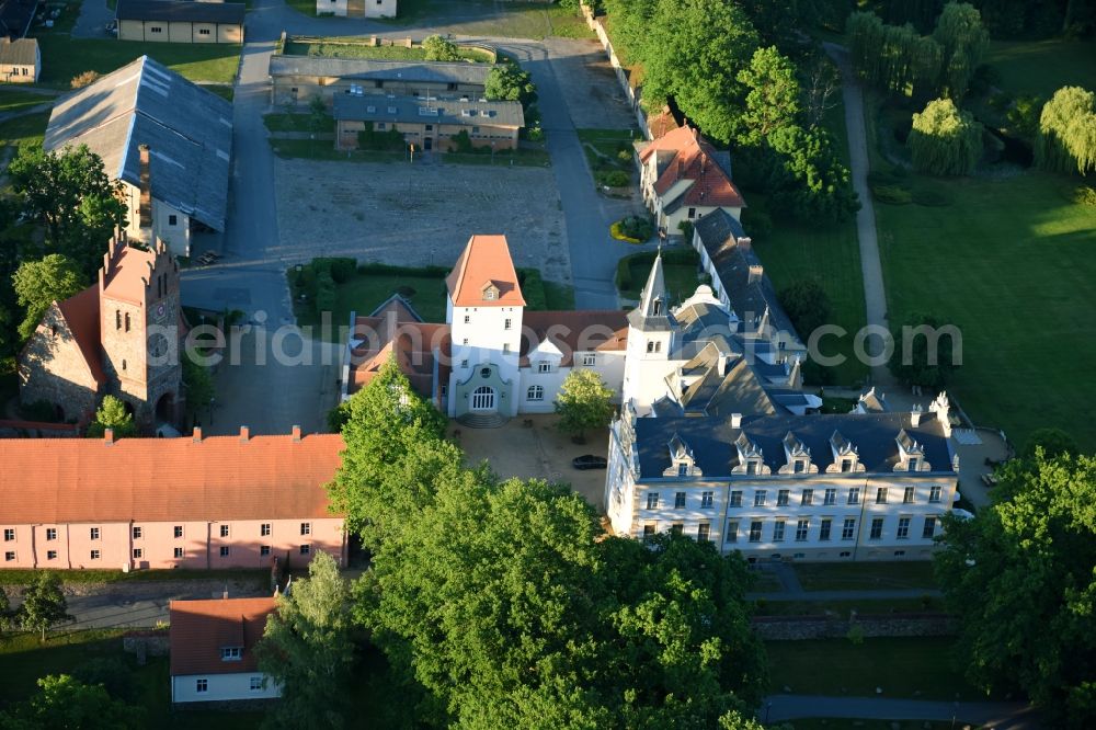 Liebenberg from the bird's eye view: Complex of buildings of the hotel arrangement Castle and Property Liebenberg in Liebenberg in the federal state Brandenburg, Germany