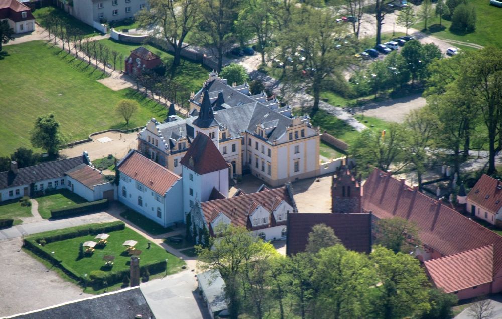Löwenberger Land from the bird's eye view: Complex of buildings of the hotel arrangement Castle and Property Liebenberg in Liebenberg in the federal state Brandenburg, Germany