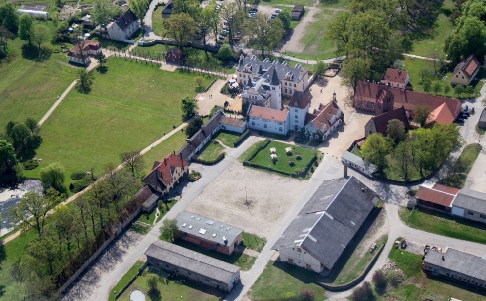 Aerial photograph Löwenberger Land - Complex of buildings of the hotel arrangement Castle and Property Liebenberg in Liebenberg in the federal state Brandenburg, Germany