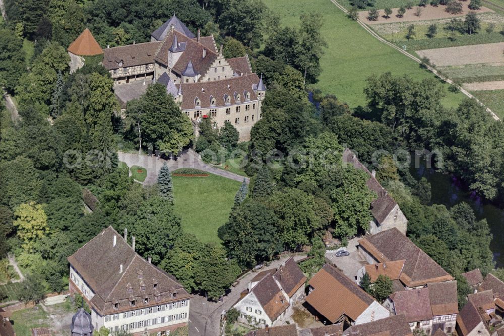 Aerial photograph Jagsthausen - Complex of the hotel building Schlosshotel Goetzenburg on street Schlossstrasse in Jagsthausen in the state Baden-Wuerttemberg, Germany