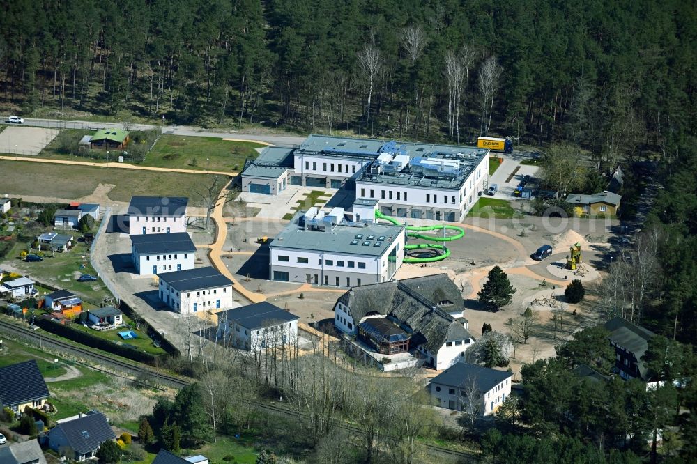 Aerial photograph Trassenheide - Complex of the hotel building SEETELHOTEL Kinderresort Usedom on Forststrasse in Trassenheide on the island of Usedom in the state Mecklenburg - Western Pomerania, Germany