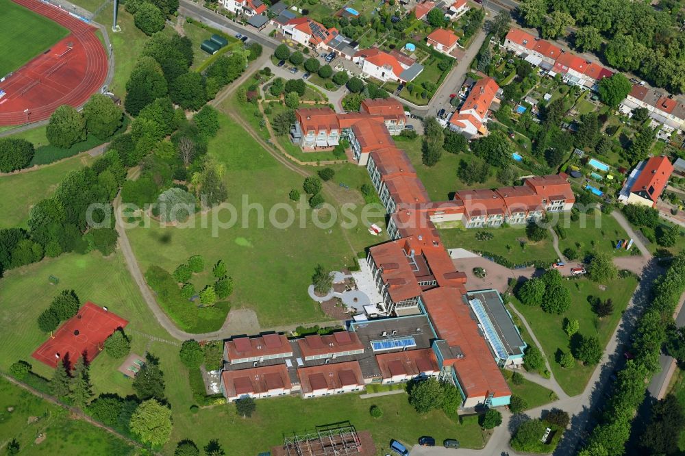 Aerial image Halberstadt - Complex of the hotel building K6 Seminarhotel on Sportzentrum on Kirschallee in Halberstadt in the state Saxony-Anhalt, Germany