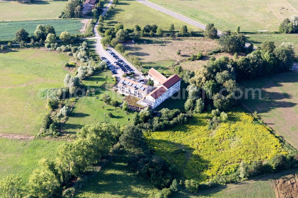 Aerial photograph Zeiskam - Complex of the hotel building Zeiskamer Muehle in Zeiskam in the state Rhineland-Palatinate, Germany