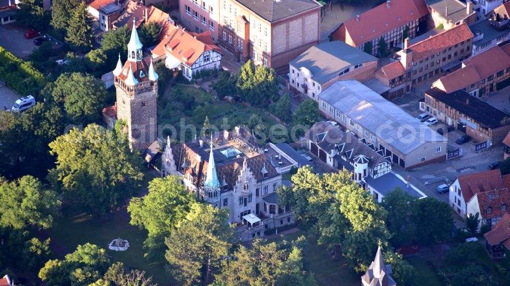 Aerial photograph Quedlinburg - Complex of the hotel building Zum Markgrafen on Wallstrasse in Quedlinburg in the state Saxony-Anhalt, Germany