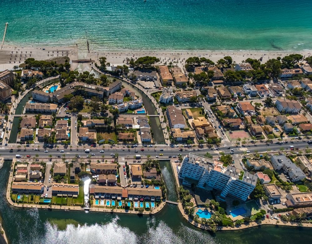 Aerial photograph Alcudia - Complex of the hotel buildings on the peninsula between the Mediterranean Sea and the lake Es Llac Gran on the Carrer de les Canyes along the Carretera d'Arta in Alcudia in Balearic island of Mallorca, Spain