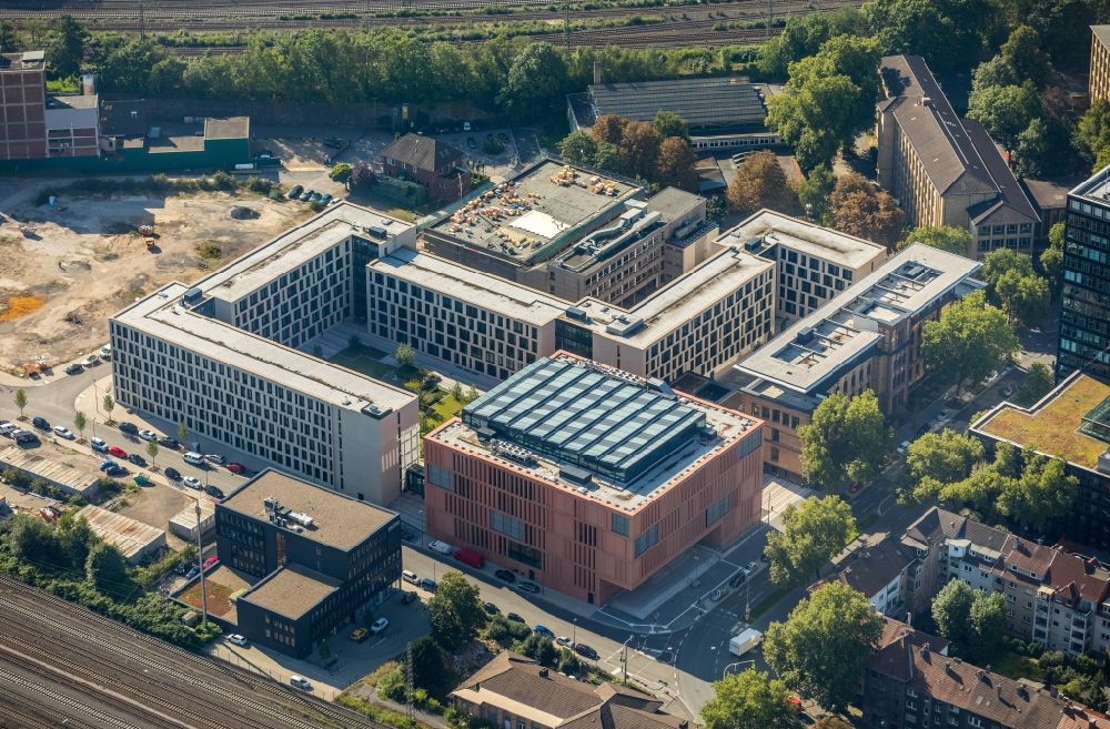 Aerial image Bochum - Complex of buildings of the justice centre - court in the east ring with the district court of Bochum, to the industrial tribunal Bochum, to the district court of Bochum, the public prosecutor's office and social services in Bochum in the federal state North Rhine-Westphalia. Built according to the draught of the Hascher Jehle architects