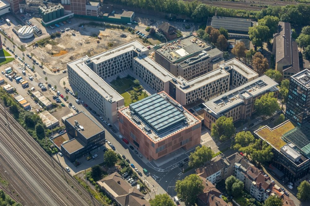 Aerial photograph Bochum - Complex of buildings of the justice centre - court in the east ring with the district court of Bochum, to the industrial tribunal Bochum, to the district court of Bochum, the public prosecutor's office and social services in Bochum in the federal state North Rhine-Westphalia. Built according to the draught of the Hascher Jehle architects