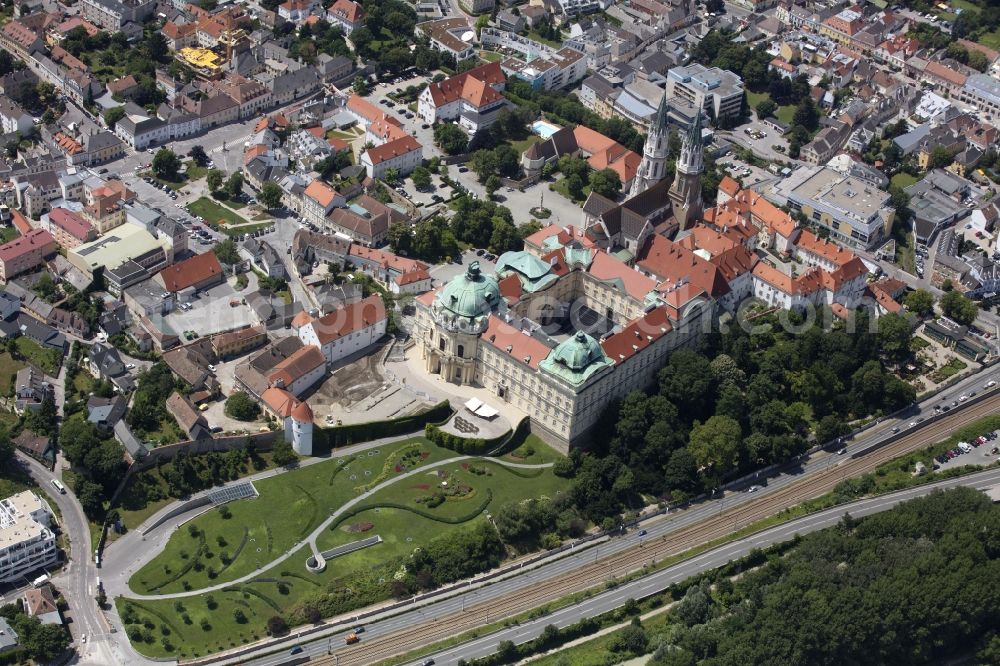 Klosterneuburg from the bird's eye view: Complex of buildings of the monastery Stift Klosterneuburg on Stiftsplatz in Klosterneuburg in Lower Austria, Austria