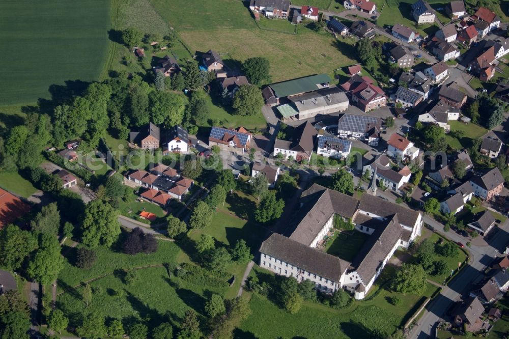 Aerial image Höxter - Complex of buildings of the monastery Koptisch-Othodoxes Kloster Propsteistrasse in the district Brenkhausen in Hoexter in the state North Rhine-Westphalia
