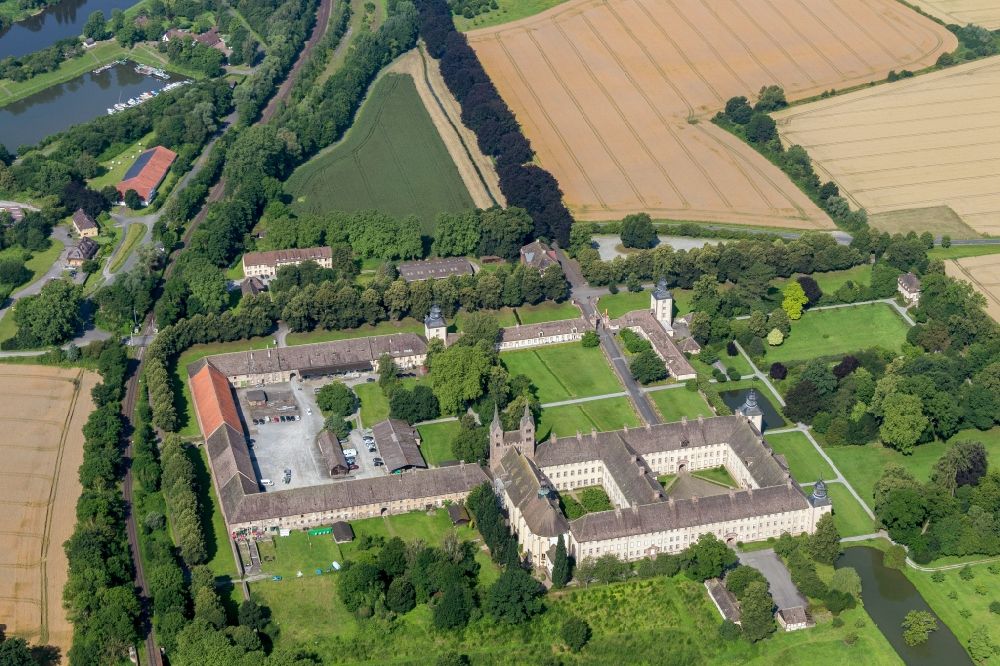 Aerial photograph Höxter - Complex of buildings of the monastery and Weltkulturerbe Schloss Corvey in the district Corvey in Hoexter in the state North Rhine-Westphalia, Germany