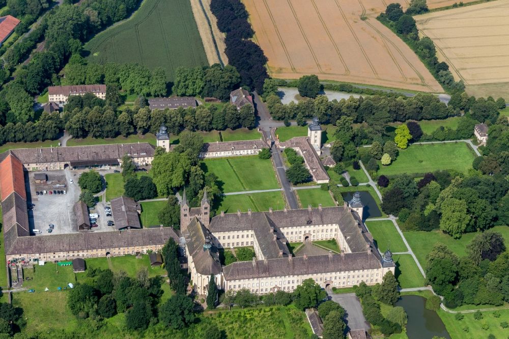 Höxter from above - Complex of buildings of the monastery and Weltkulturerbe Schloss Corvey in the district Corvey in Hoexter in the state North Rhine-Westphalia, Germany