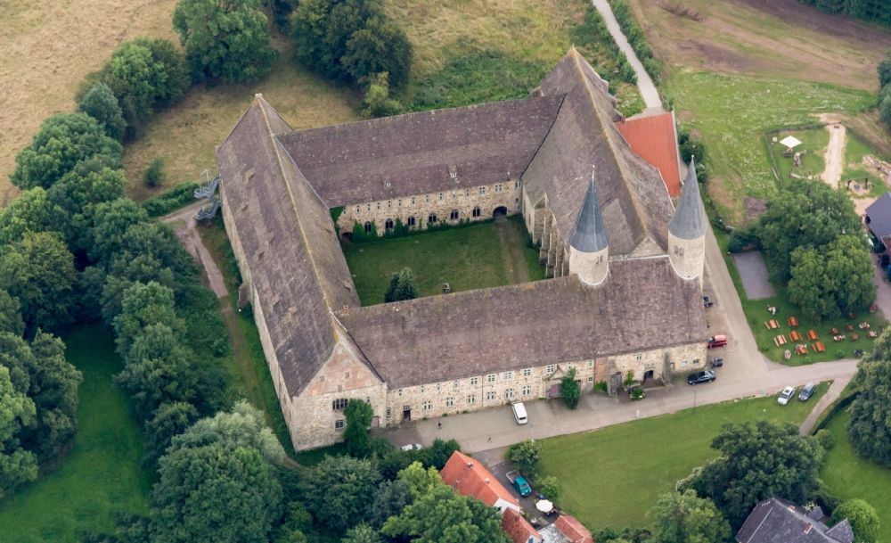 Rinteln from the bird's eye view: Complex of buildings of the monastery Kloster Moellenbeck in the district Moellenbeck in Rinteln in the state Lower Saxony, Germany