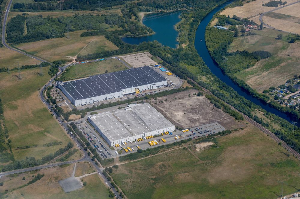Aerial photograph Brieselang - Building complex and distribution center on the site of Amazon Logistik Potsdon GmbH - BER3 on Havellandstrasse in the district Bredow in Brieselang in the state Brandenburg, Germany