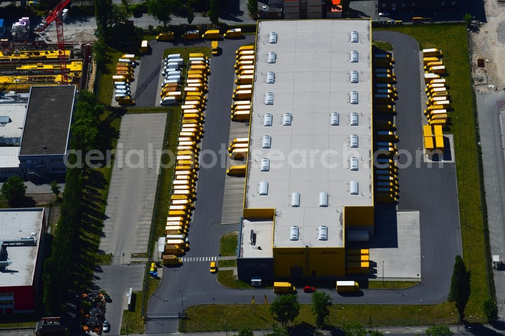 Berlin from the bird's eye view: Building complex and distribution center on the site Deutsche Post - DHL Mech.ZB BRITZ on Gradestrasse in the district Bezirk Neukoelln in Berlin, Germany