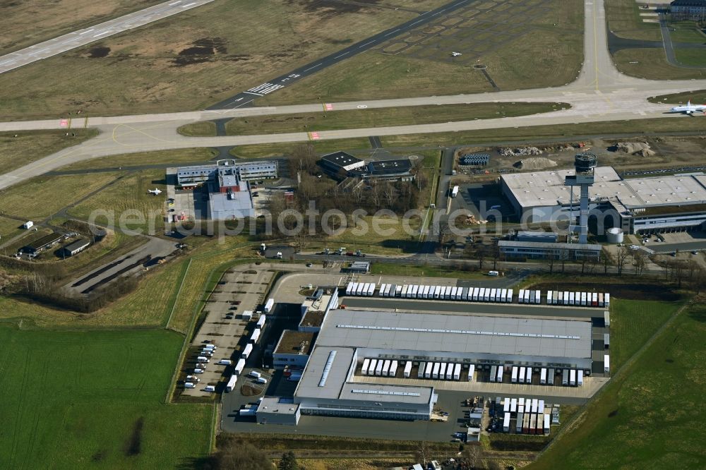 Aerial image Langenhagen - Building complex and distribution center on the site TNT Express on Heinz-Peter-Piper-Strasse in the district Schulenburg Nord in Langenhagen in the state Lower Saxony, Germany