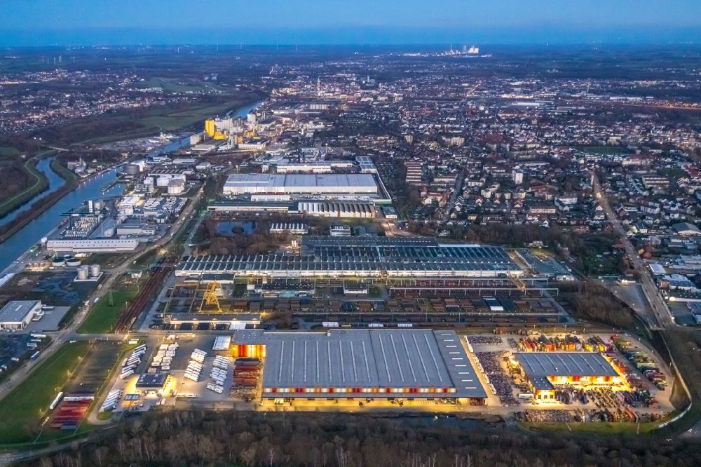 Aerial image Hamm - Industrial area with complex of buildings and logistics centre him t-lied trinklogistik GmbH and technical facilities and production halls of the Salzgitter Mannesmann Precision GmbH steelworks in the district Herringen in Hamm in the federal state North Rhine-Westphalia