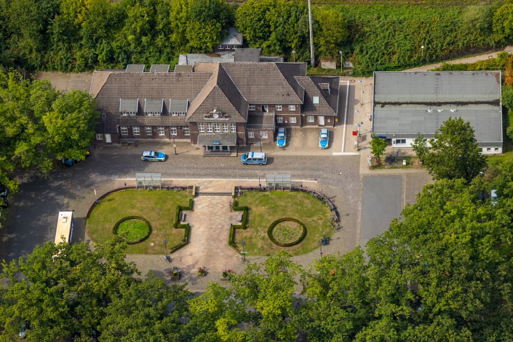 Aerial image Werne - Building complex of the police Polizeiwache Werne on street Am Bahnhof in Werne in the state North Rhine-Westphalia, Germany